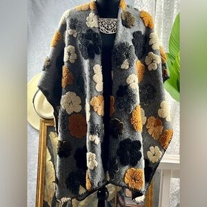 Beautiful 3D Retro Style Floral Poncho Throw With Arm Holes Soft Comfort